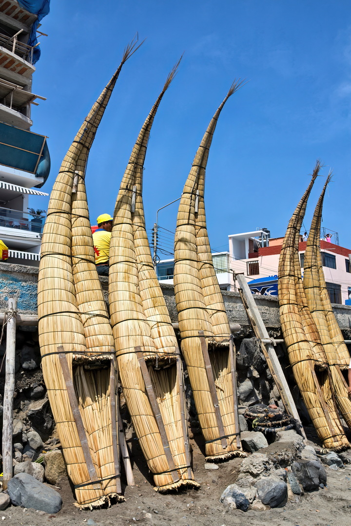 Totora reed boats (Balsas de Totora)